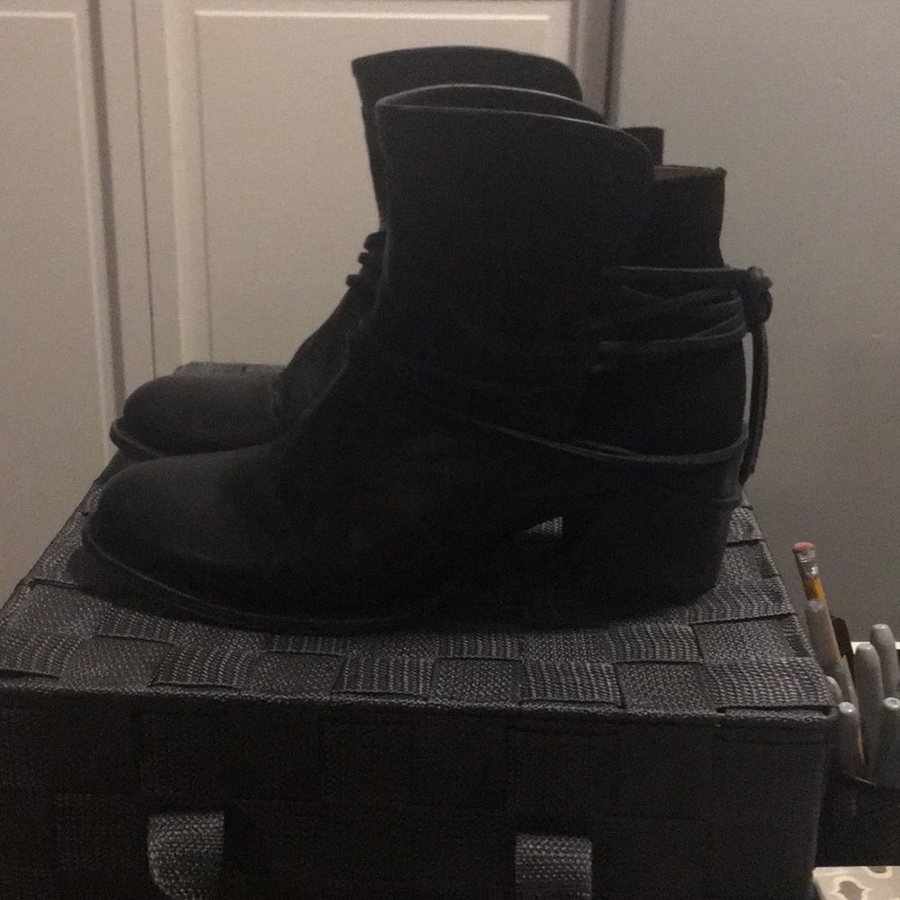 FREEBIRD Ankle boots
